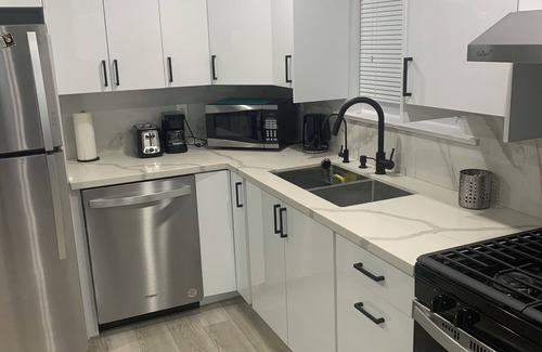 New Toronto Apartment | NEWLY RENOVATED NEAR THE LAKE