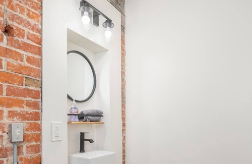Olde Towne East Apartment | Newly Renovated Olde Town East 1 BD Apartment