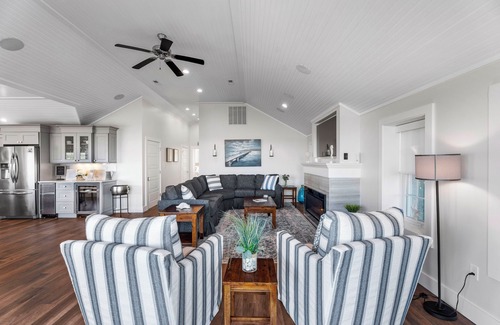 Guilford House | Newly Renovated On Oceanfront Cottage Joshua Cove, Guilford CT