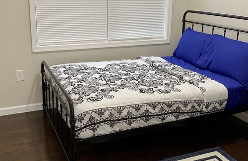 Roselle Apartment | NEWLY RENOVATED PEACEFUL SPACE. 15MINS FROM EWR.