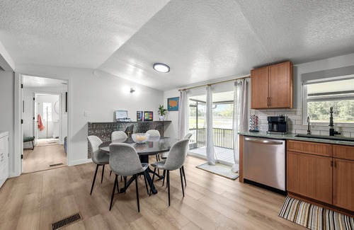 Interlachen House | Newly Renovated Retreat - Ideal for Relaxation, Recreation and Nature!