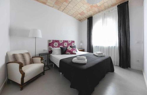 Sant Narcis House | Newly renovated room w Pool & BikeParking