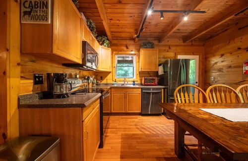 Stanton Cabin | Newly renovated, Scenic Hilltop Cabin near Natural Bridge State Park