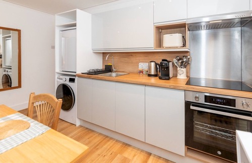 Reading Apartment | Newly Renovated Studio Quiet Location Free Parking | Pass the Keys