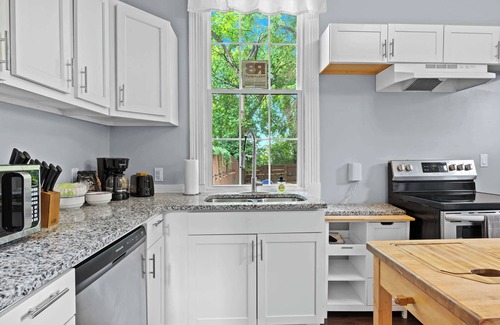 Smoketown Jackson House | Newly-Renovated Stylish Home | Close to Downtown!