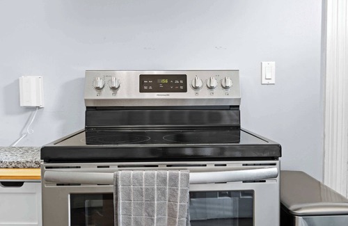Smoketown Jackson House | Newly-Renovated Stylish Home | Close to Downtown!