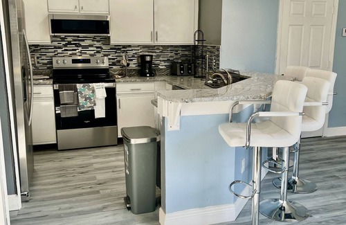 Holden-Paramore House | newly renovated, three-bed stylish town house walking distance to camping world