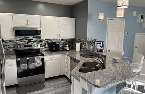 Holden-Paramore House | newly renovated, three-bed stylish town house walking distance to camping world