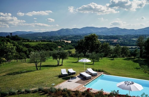 Reggello Villa | Newly renovated Tuscan villa with private salt water pool, views, air conditioning and full of charm