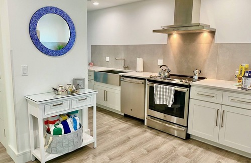 Bradenton Beach Condo | Newly Renovated - 1 Block from the Beach, Walk to Bars, Restaurants & Shopping!