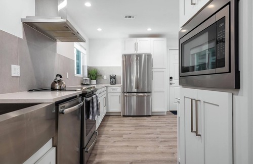 Bradenton Beach Condo | Newly Renovated - 1 Block from the Beach, Walk to Bars, Restaurants & Shopping!