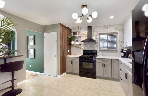 Malverne House | Newly Renovated, modern, cozy home -15 mins away from the airport