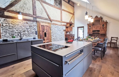 Lauenstein House | Newly renovated vacation home for 12 people