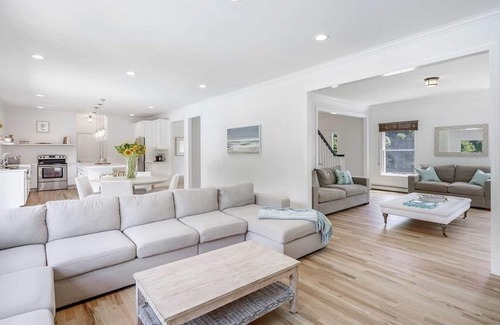 Westhampton House | Newly renovated Westhampton escape near beach