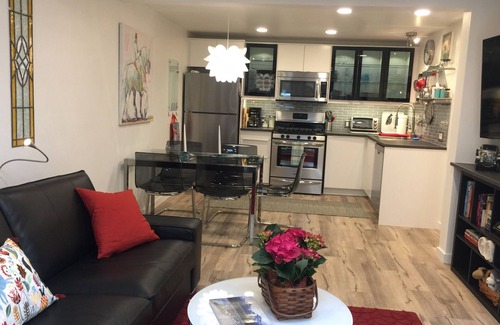 Carbondale Apartment | Newly Restored 2Bedrm, CoolCarbCrib, InTown Convenience, Fenced Yd, Dogs Welcome