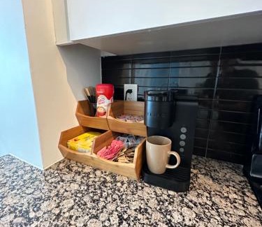 Downtown Toronto Apartment | Newly updated 2BR, 2Bath & Den in Downtown Toronto beside Union Station & Scotia Bank Arena!
