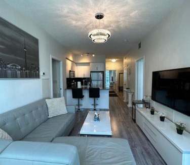 Downtown Toronto Apartment | Newly updated 2BR, 2Bath & Den in Downtown Toronto beside Union Station & Scotia Bank Arena!