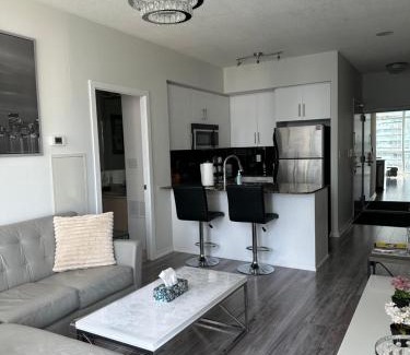 Downtown Toronto Apartment | Newly updated 2BR, 2Bath & Den in Downtown Toronto beside Union Station & Scotia Bank Arena!