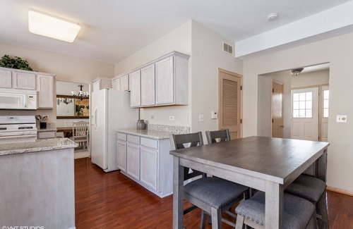 Fox Valley House | Newly Updated - Close to Everything - Naperville!
