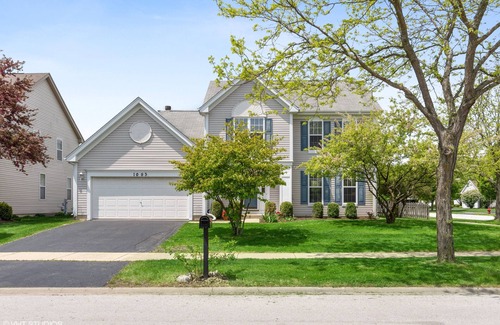 Fox Valley House | Newly Updated - Close to Everything - Naperville!
