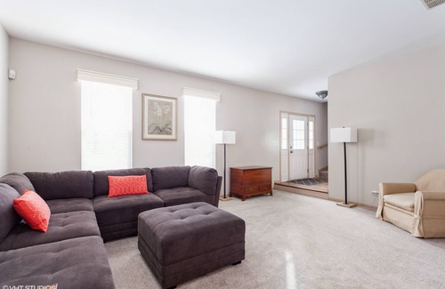 Fox Valley House | Newly Updated - Close to Everything - Naperville!