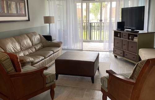 Largo House | Newly updated condominium! 5 min from the beach!