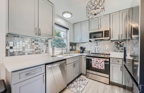 Eastport House | Newly Updated EV Charger Ready Peaceful Home in Annapolis
