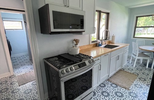 Oshkosh House | Newly updated house on Lake Winnebago, Great Fishing and minutes from EAA