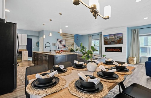 Butte Des Morts House | Newly Updated: Lake Views, Firepit, Kayaks, Boat Dock, 2 Dogs OK