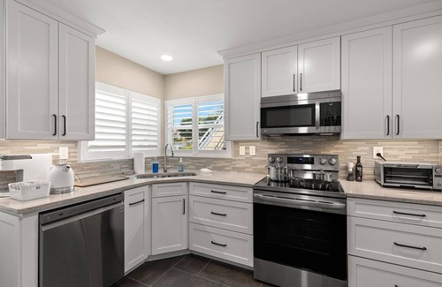 Isla del Sol Condo | Newly Updated St. Pete 2-BR Condo on Isla Del Sol