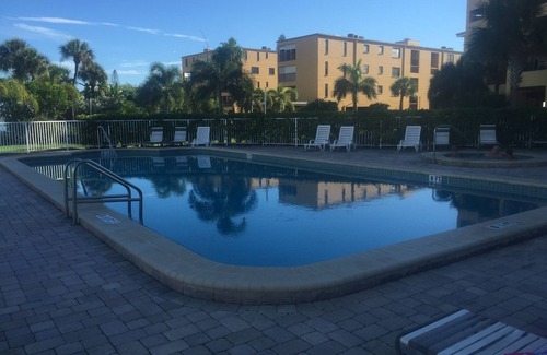 Treasure Island Condo | Newly Updated Top Floor Large Beach Condo.