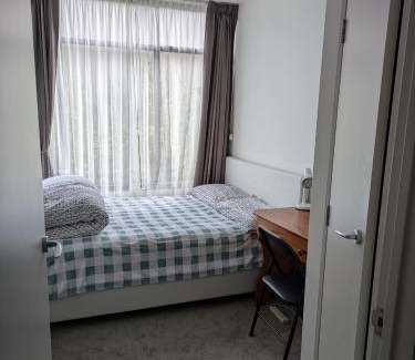 Auckland House | Newmarket Homestay - Double Room
