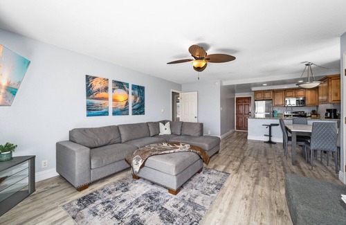 Balboa Peninsula Apartment | Newport Beach Condo with Patio | Perfect Location on the Boardwalk