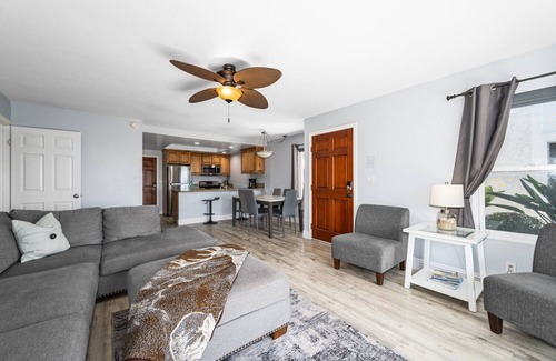 Balboa Peninsula Apartment | Newport Beach Condo with Patio | Perfect Location on the Boardwalk