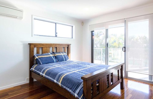 Newport House | NewPort Dream Quiet Island - No Party Maximum 9-10 People