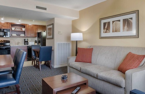 The Point Resort | Newport July 4th 2br Long-wharf Rental