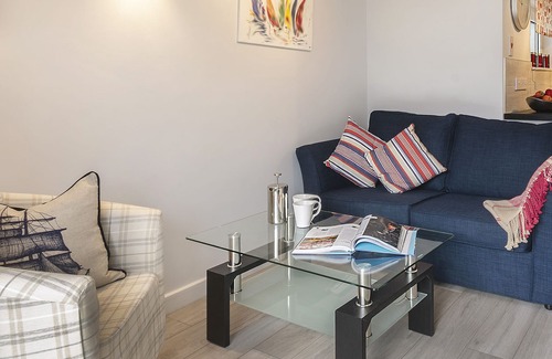 Newton Ferrers Apartment | Newton Ferrers home with private garden
