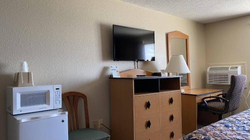 Newton Hotel | Newton Inn In Newton, KS