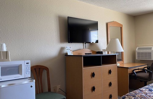 Newton Hotel | Newton Inn In Newton, KS