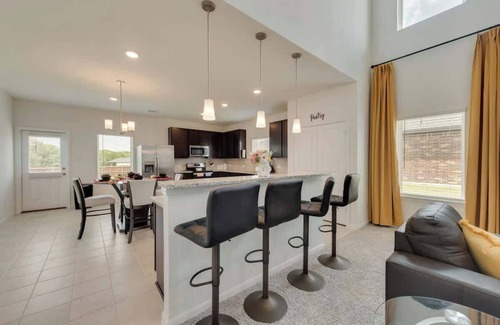 Sherman House | Nexsphere Suites, 4Bdr WIFI Outdoor Heating, Grill