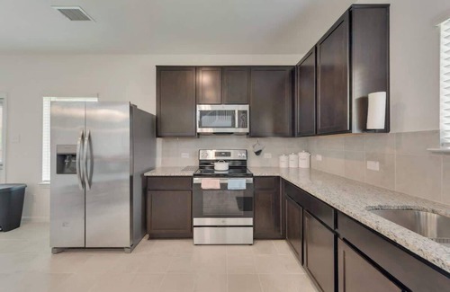 Sherman House | Nexsphere Suites, 4Bdr WIFI Outdoor Heating, Grill