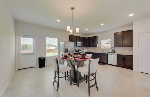 Sherman House | Nexsphere Suites, 4Bdr WIFI Outdoor Heating, Grill