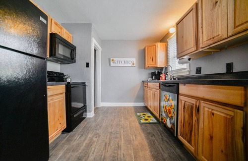 Cape Girardeau House | Next Door to Mercy Hospital - Pet Friendly - Fast Wifi
