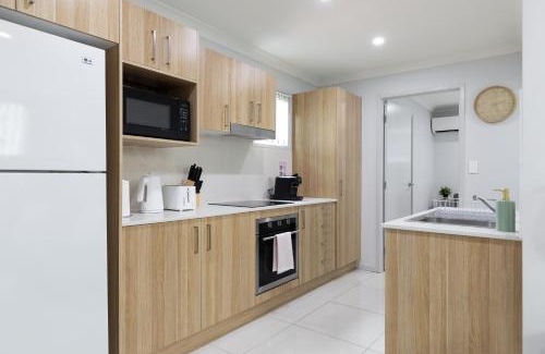Rocklea Apartment | Next to a Disk Golf Course! Shops! AirCon! 339F1