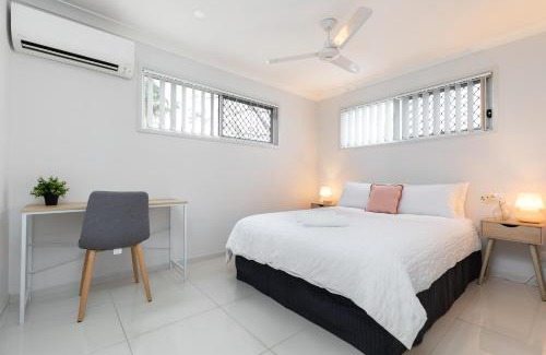Rocklea Apartment | Next to a Disk Golf Course! Shops! AirCon! 339F1