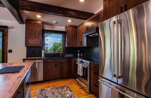 Big Cedars Cabin | Next to Big Cedar! Walk to activities-LakeView, Hot Tub, HIghEnd Decor