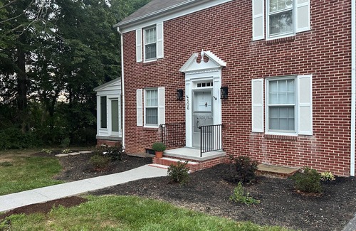 Miller Southside House | Next to campus! Easily walk to downtown and other amenities.