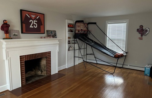Miller Southside House | Next to campus! Easily walk to downtown and other amenities.