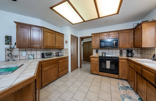 Three Rivers House | Next to Sequoia National Park Entrance and Pet Friendly!