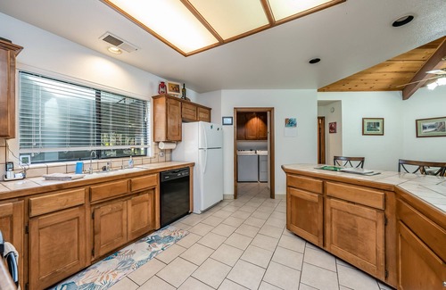 Three Rivers House | Next to Sequoia National Park Entrance and Pet Friendly!